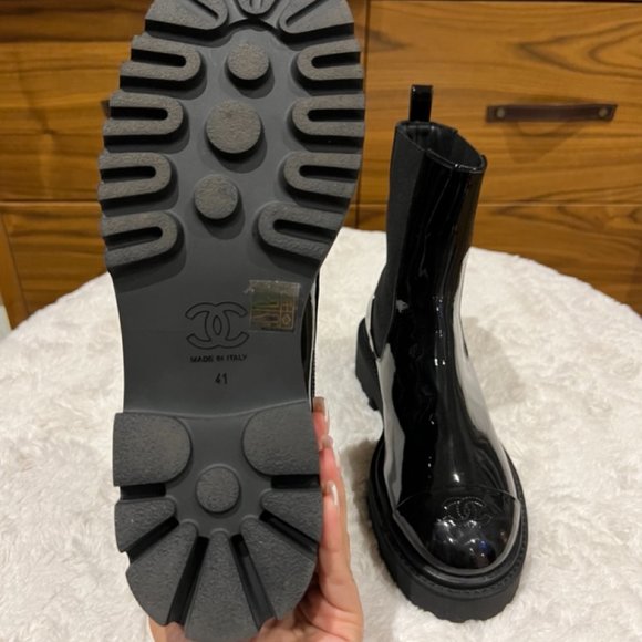 CHANEL PATENT BOOTS SIZE 41 - Picture 5 of 5